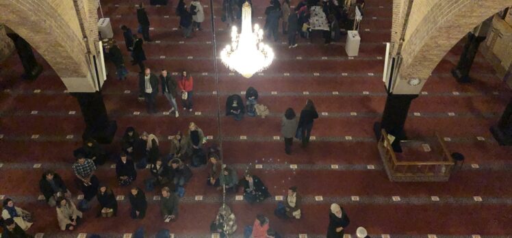 Amsterdam'daki Fatih Camisi “Müzeler Gecesi”nde kapılarını gayrimüslimlere açtı