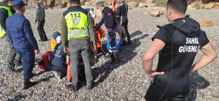 Antalya'da denizde yardım isteyen kişi, insansız can kurtaran aracıyla kurtarıldı