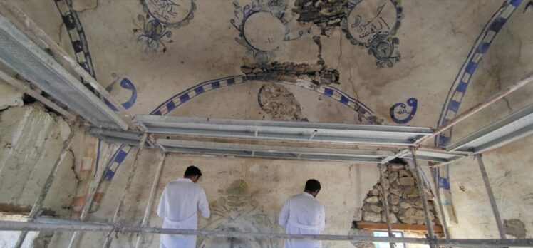 Antalya'da duvarına yazılan yazıların temizlendiği tarihi cami koruma altına alındı