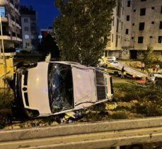 Antalya'da midibüs ile kamyonetin çarpıştığı kazada 5 kişi yaralandı