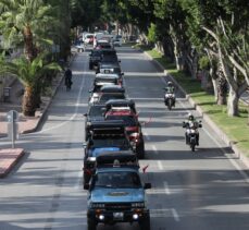 Antalya'da nostaljik araçların katıldığı festivalin korteji ilgi çekti