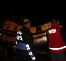 GÜNCELLEME – Antalya'da su taşkını nedeniyle odun deposunda mahsur kalan 14 işçi kurtarıldı
