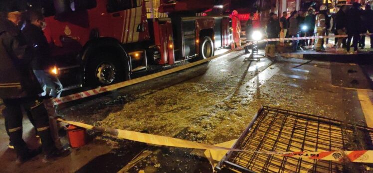 Ataşehir'de  bir iş yerinde meydana gelen doğalgaz patlaması sonucu 1 kişi yaralandı