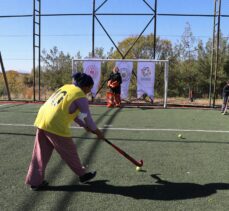 Denizli'de kırsal mahallede veteran hokey turnuvası düzenlendi