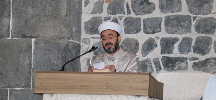Diyarbakır'da şair, yazar ve fikir insanı Karakoç için gıyabi cenaze namazı kılındı