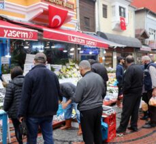 Edirne'de kilogramı 5 liradan satılan hamsi vatandaşlardan ilgi görüyor