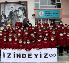 Edirne'de minik öğrenciler 10 Kasım koreografisi sundu