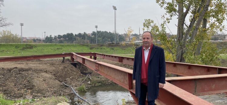 Edirne'de tarihi köprünün yakınına çelik konstrüksiyon yaya köprüsü yapılıyor