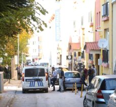 Eskişehir'de tartıştığı eşine evini yakma tehdidinde bulunan şüpheliyi polis ikna etti