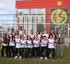 Eskişehirspor kadın futbol takımı kurdu