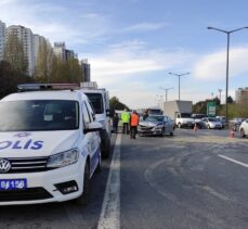 Gaziosmanpaşa'daki zincirleme trafik kazasında 3 kişi yaralandı