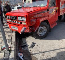Gümüşhane'de freni boşalan kamyonetin karıştığı kazada 5 kişi yaralandı