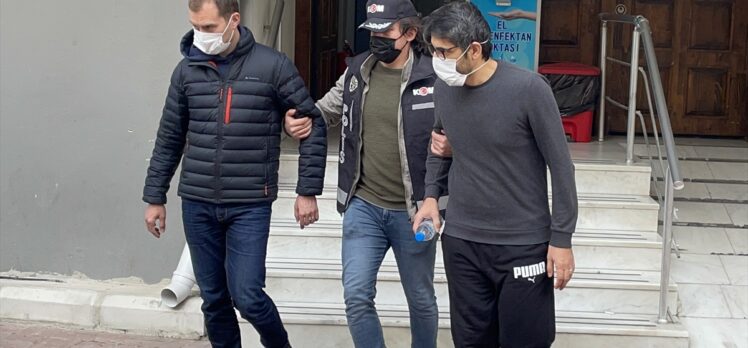 İzmir'de yurt dışına kaçma hazırlığı yapan 14 FETÖ şüphelisi yakalandı