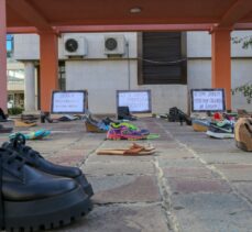 Karadağ'da Kovid-19'dan ölenler Bakanlık önüne bırakılan 2 bin 231 ayakkabıyla anıldı