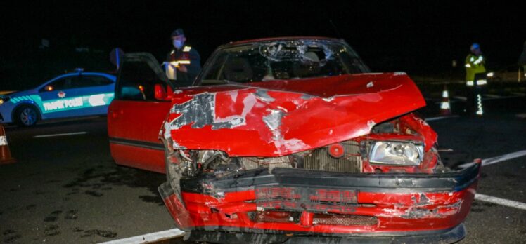 Kastamonu'da iki otomobilin çarpıştığı kazada 11 kişi yaralandı