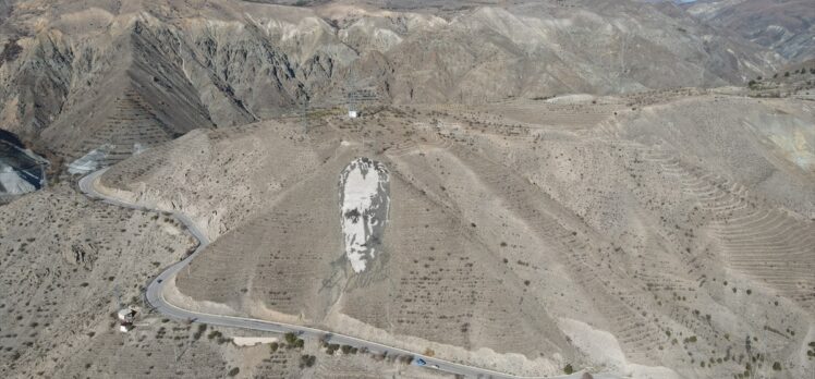Keşiş Dağları'nda 3 bin askerle yapılan Atatürk portresi 39 yıldır sergileniyor