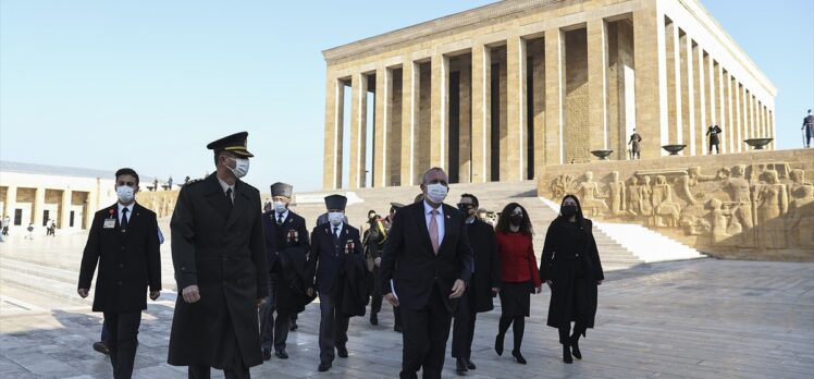 KKTC'nin Ankara Büyükelçisi Köprülü, Anıtkabir'i ziyaret etti