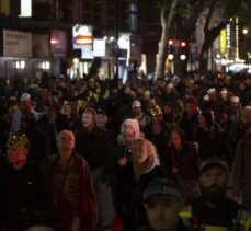 Londra'da Şenlik Ateşi Gecesi'nde protestocular polisle çatıştı
