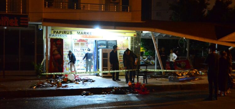 Mersin'de marketin duvarına çarpan otomobilin sürücüsü yaralandı