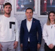 Milli sporculardan Güreş Federasyonu Başkanı Eroğlu'na ziyaret