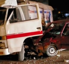 Otomobil ve kamyonetin çarpıştığı kazada 4 kişi yaralandı