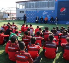 “Pepsi Yıldız Futbolcu Seminerleri”nin ilki Eskişehir'de gerçekleştirildi