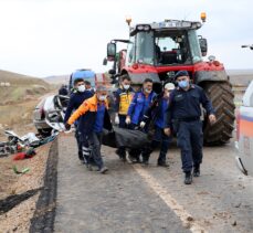 Sivas'ta otomobil ile traktörün çarpıştığı kazada 1 kişi öldü, 1 kişi yaralandı