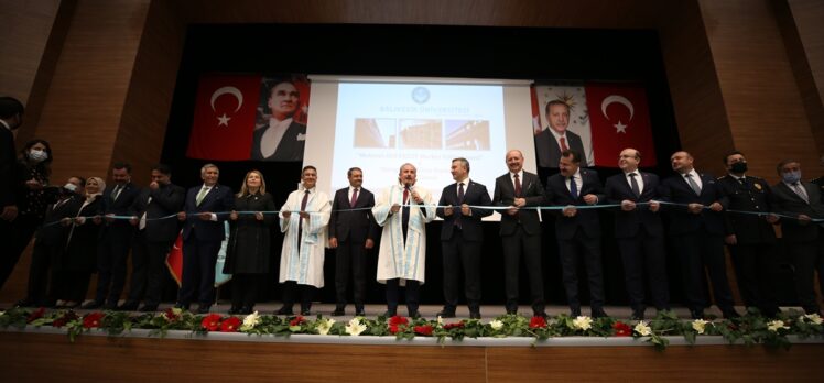 TBMM Başkanı Şentop, Balıkesir Üniversitesinde yeni akademik yılın ilk hukuk dersini verdi: