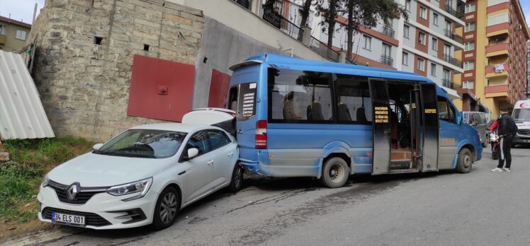 Ümraniye'de yolcu minibüsü yayaya çarptı
