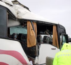 Uşak'ta işçi servisinin devrildiği kazada 10 kişi yaralandı