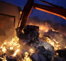 GÜNCELLEME 2 – Uşak'ta tekstil fabrikasında çıkan yangın söndürüldü