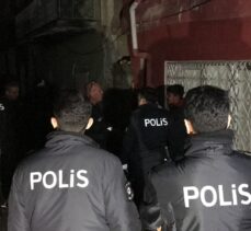 Adana'da 3 hırsızlık şüphelisinden biri yatakta, ikisi damda yakalandı
