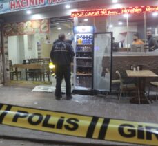 Adana'da iş yerinin önünde silahlı saldırıya uğrayan kişi yaralandı