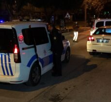 Adana'da otomobille polisten kaçmaya çalışan 3 zanlı yakalandı