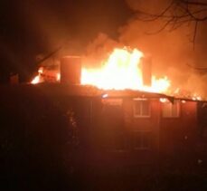 Yalova'da bir binanın çatısında çıkan yangın söndürüldü