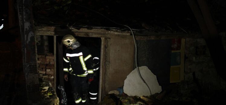 Aydın'da yanan metruk evde biri kadın 2 kişinin cesedi bulundu
