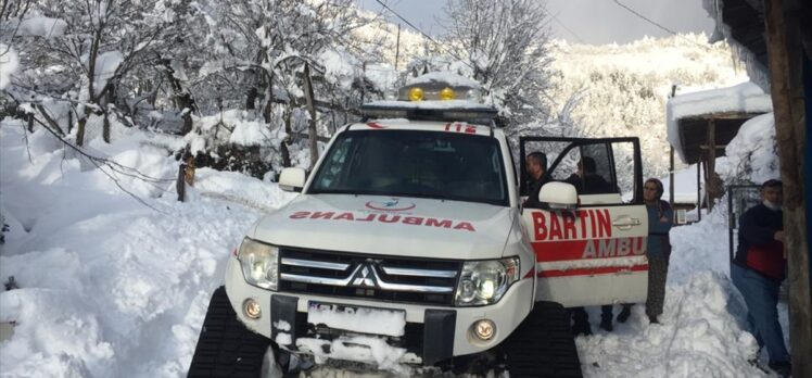 Bartın'da kar nedeniyle köyde mahsur kalan hastaya 3 saatte ulaşıldı