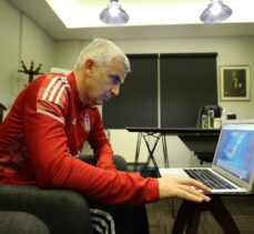 Beşiktaş Teknik Sorumlusu Önder Karaveli, AA'nın “Yılın Fotoğrafları” oylamasına katıldı