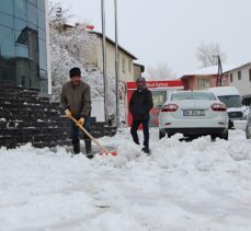 Bingöl'de kar yağışı nedeniyle 10 köye ulaşım sağlanamıyor