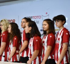 Bitexen Sivasspor Kadın Futbol Takımı, 25 futbolcu için imza töreni yaptı