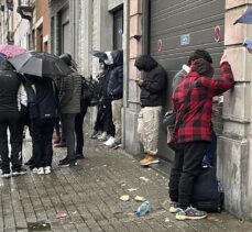 Brüksel'de sığınma merkezine alınmayan göçmenlerin çadırları dağıtıldı