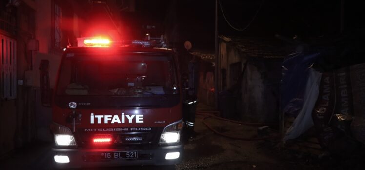 Bursa'da marangoz atölyesinde çıkan yangın söndürüldü