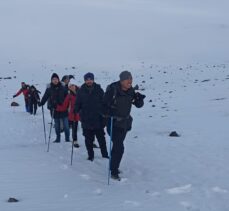 Dağcılar Kars'taki Büyük Yahni Dağı'na tırmanıp şehitleri anıyor