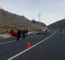 Elazığ'da otomobilin devrilmesi sonucu 3 kişi yaralandı