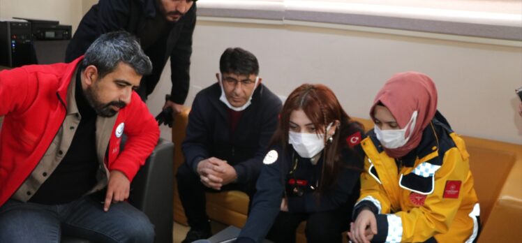Erzurum'daki 112 Acil Servis çalışanları AA'nın “Yılın Fotoğrafları” oylamasına katıldı