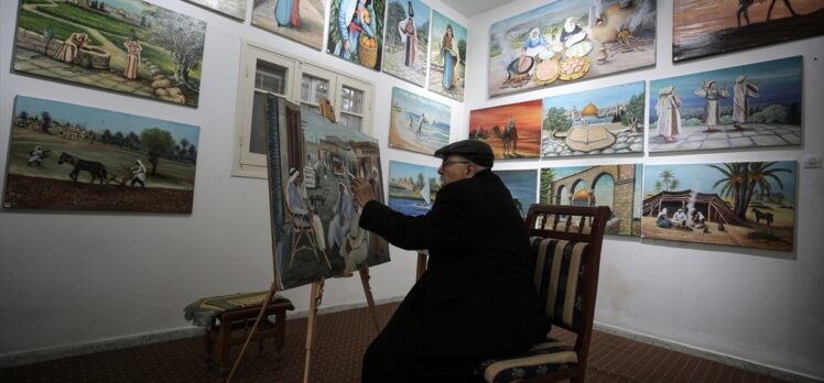 Filistinli ressam Gazze'deki evini sergi salonuna çevirdi