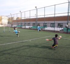 Futbol tutkunu Suriyeli yetim çocukların hayali Galatasaray altyapısı