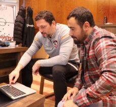 Gaziantep FK Teknik Direktörü Erol Bulut, AA'nın “Yılın Fotoğrafları” oylamasına katıldı