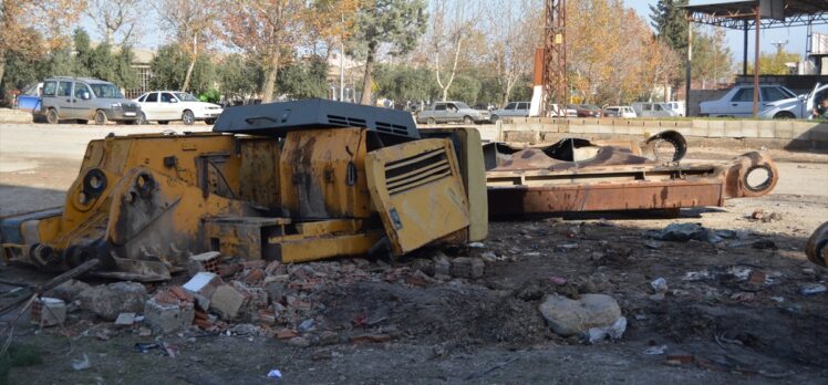 Gaziantep'te bölmeye çalıştığı iş makinesinin parçası üzerine devrilen kişi öldü