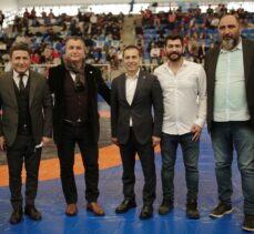 Genç güreşçiler İstanbul'da “İlyas Demiroğlu ve Adnan Yurdaer” turnuvasında yarıştı